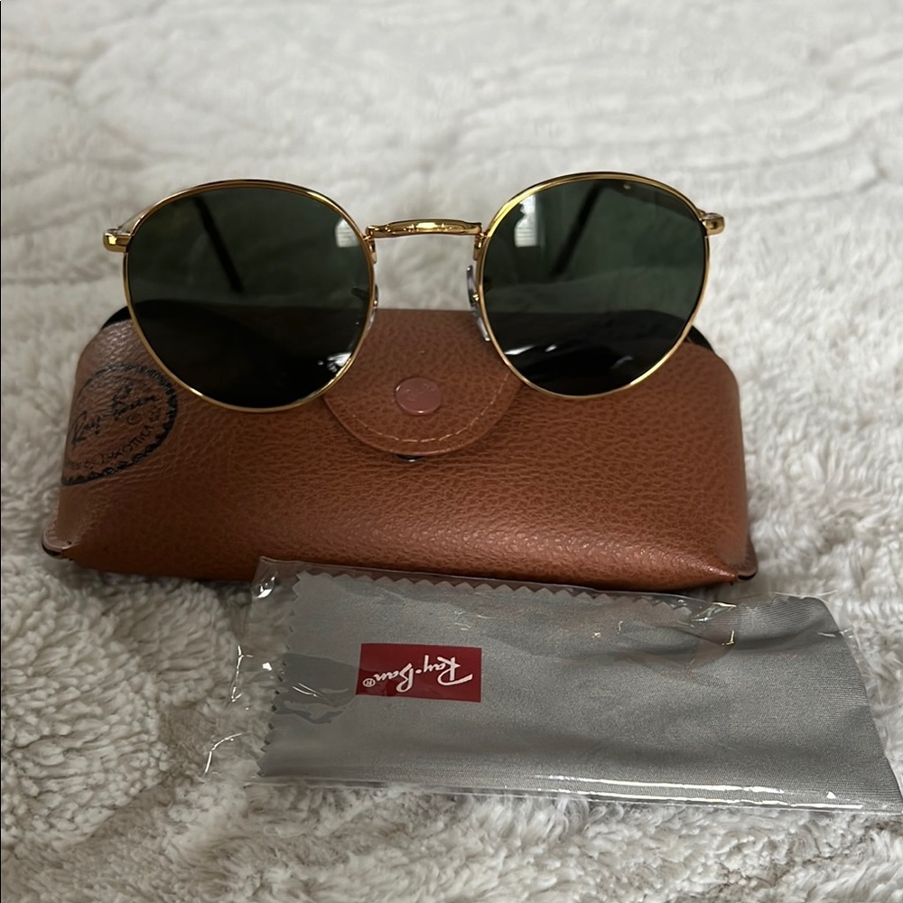 Gold Round Sunglasses with Case